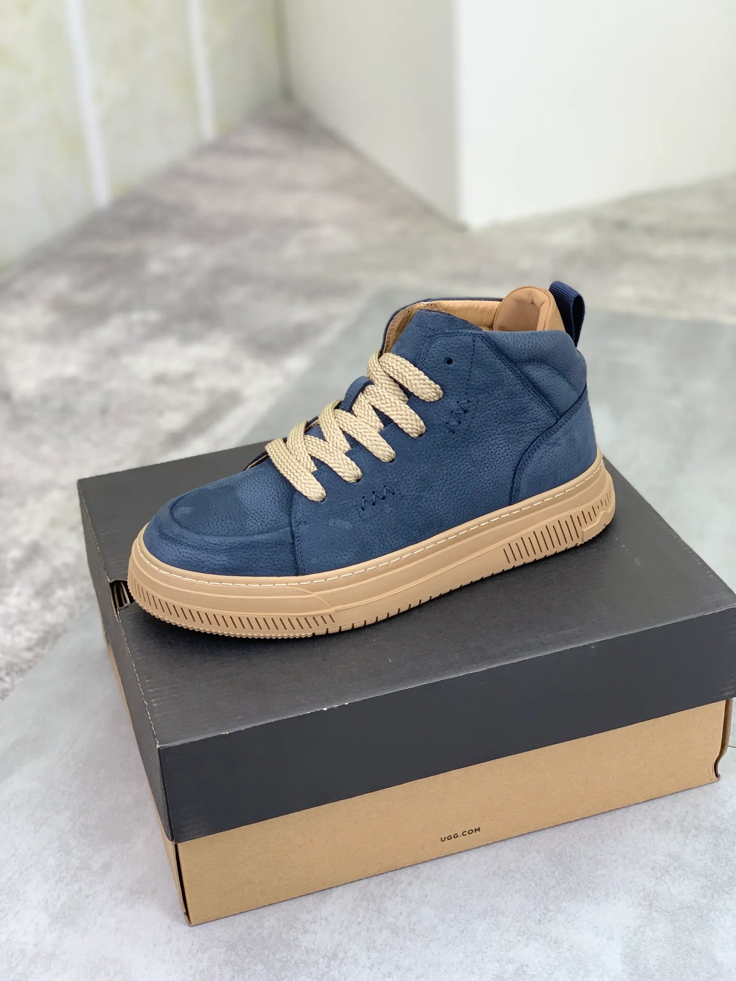 Men's Men's Shoes P620 [New Style] 💰 🆘 "Real Wool" [UGG] 👉 Popular men's shoes official website synchronization 🔰 Genuine quality [proud] is not comparable to the imitations in the general market 🌀 The upper is imported Italian frosted cowhide, and the lining: foot pad 🅰️ grade 🐑 real wool 👻 Only Grade A can show the effect The hand feels smooth and delicate 🔱The shoe shape is grand, only genuine factories can achieve it 🎄The perfect toughness of the original outsole 👻⬛️ allows customers to bid farewell to one-time consumption. Real wool lining, super warm. 4⃣️Color options available Size: 38-44